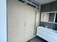 Houten scheidingswand in badkamer Te Amsterdam