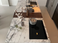 Keuken met kookeiland te Zaandam